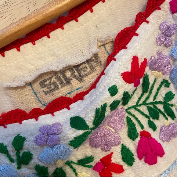 Designer “La Marina” Embroidered Mexican Blouse By Siren 10% Cotton Women’s M-L - Picture 8 of 9